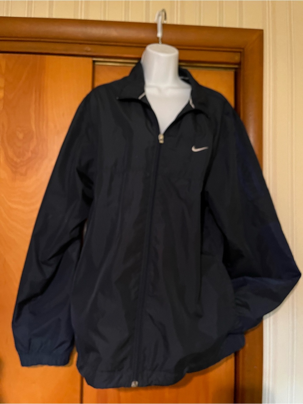 Nike Men’s Black Full-Zip Windbreaker with White Swoosh